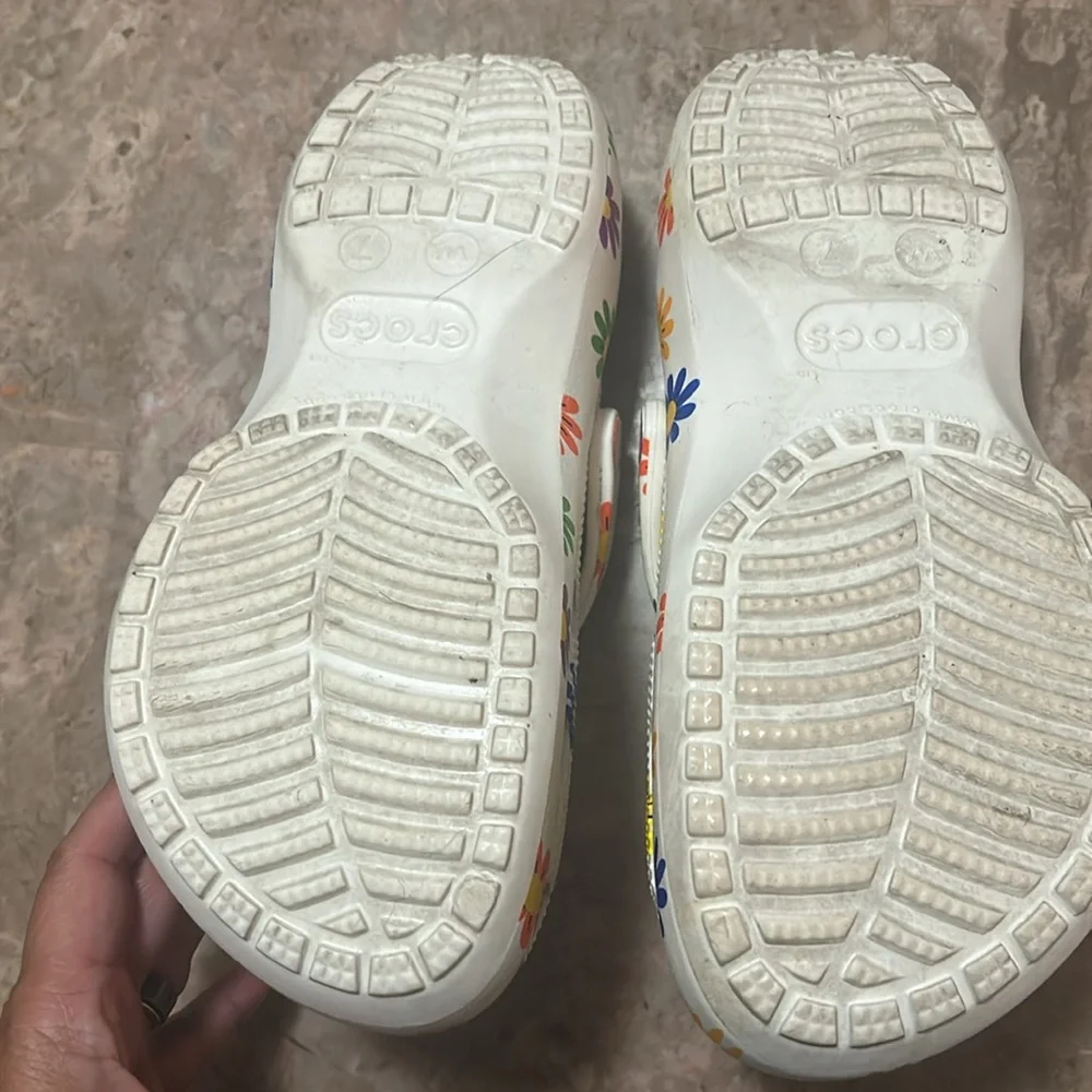 Crocs Colorful Daisy - Limited Addition - Picture 2 of 4